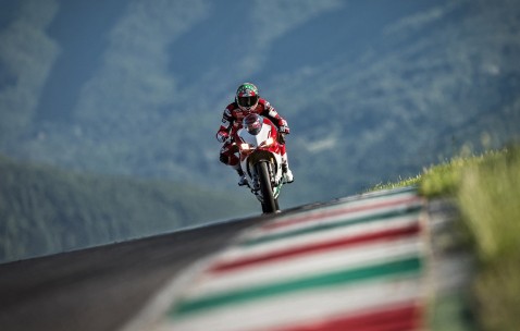 世界杯资讯中心-荷兰队阵容深度迎考，年轻球员成淘汰赛关键